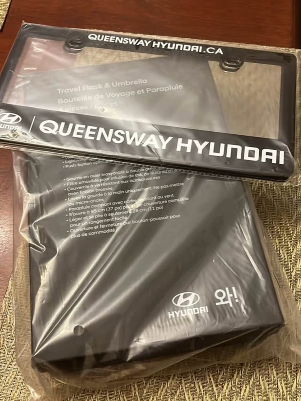 Hyundai Travel Flask & Umbrella & Plates Covers